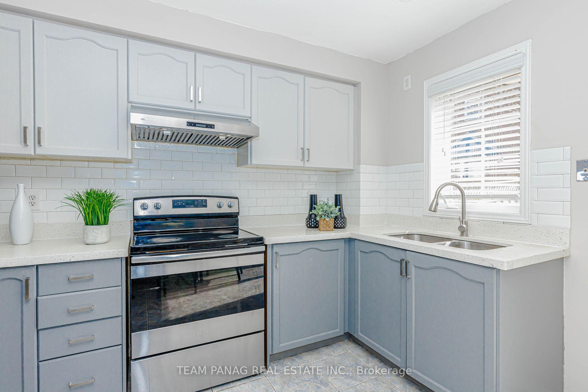 Photo 10 of 25 Ural Circle, Brampton, Sandringham-Wellington — HOMEH
