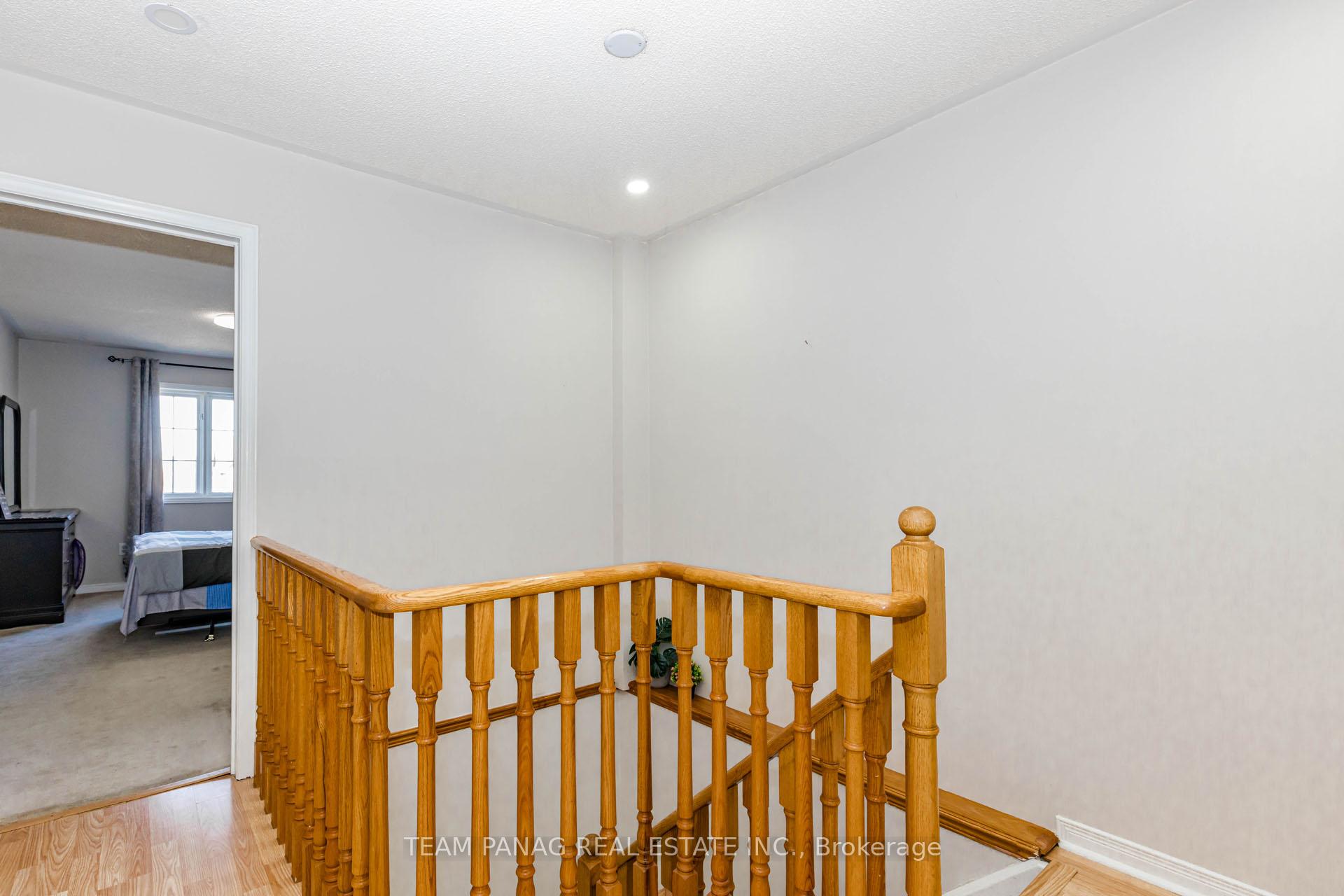 Photo 12 of 25 Ural Circle, Brampton, Sandringham-Wellington — HOMEH