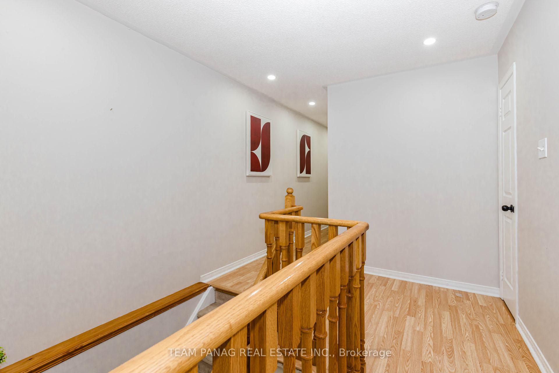 Photo 16 of 25 Ural Circle, Brampton, Sandringham-Wellington — HOMEH