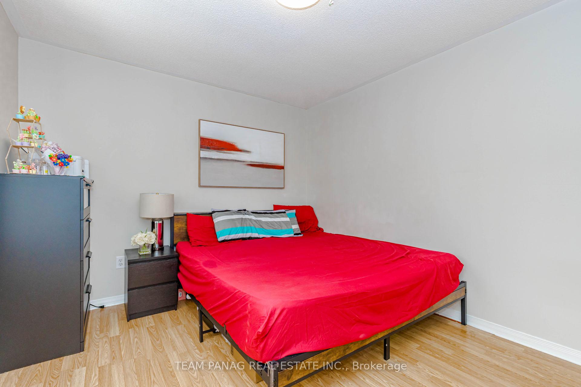 Photo 18 of 25 Ural Circle, Brampton, Sandringham-Wellington — HOMEH