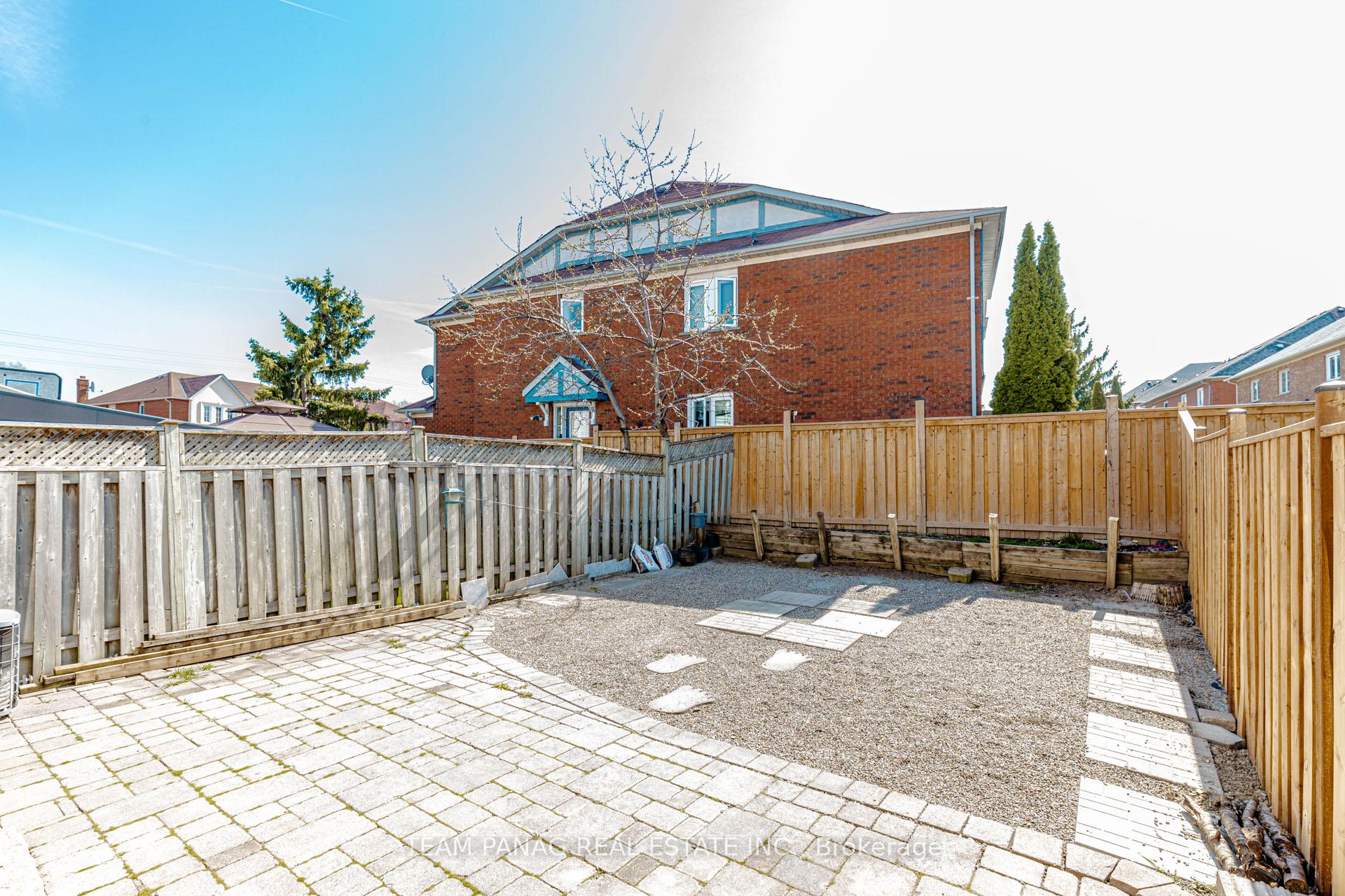 Photo 25 of 25 Ural Circle, Brampton, Sandringham-Wellington — HOMEH