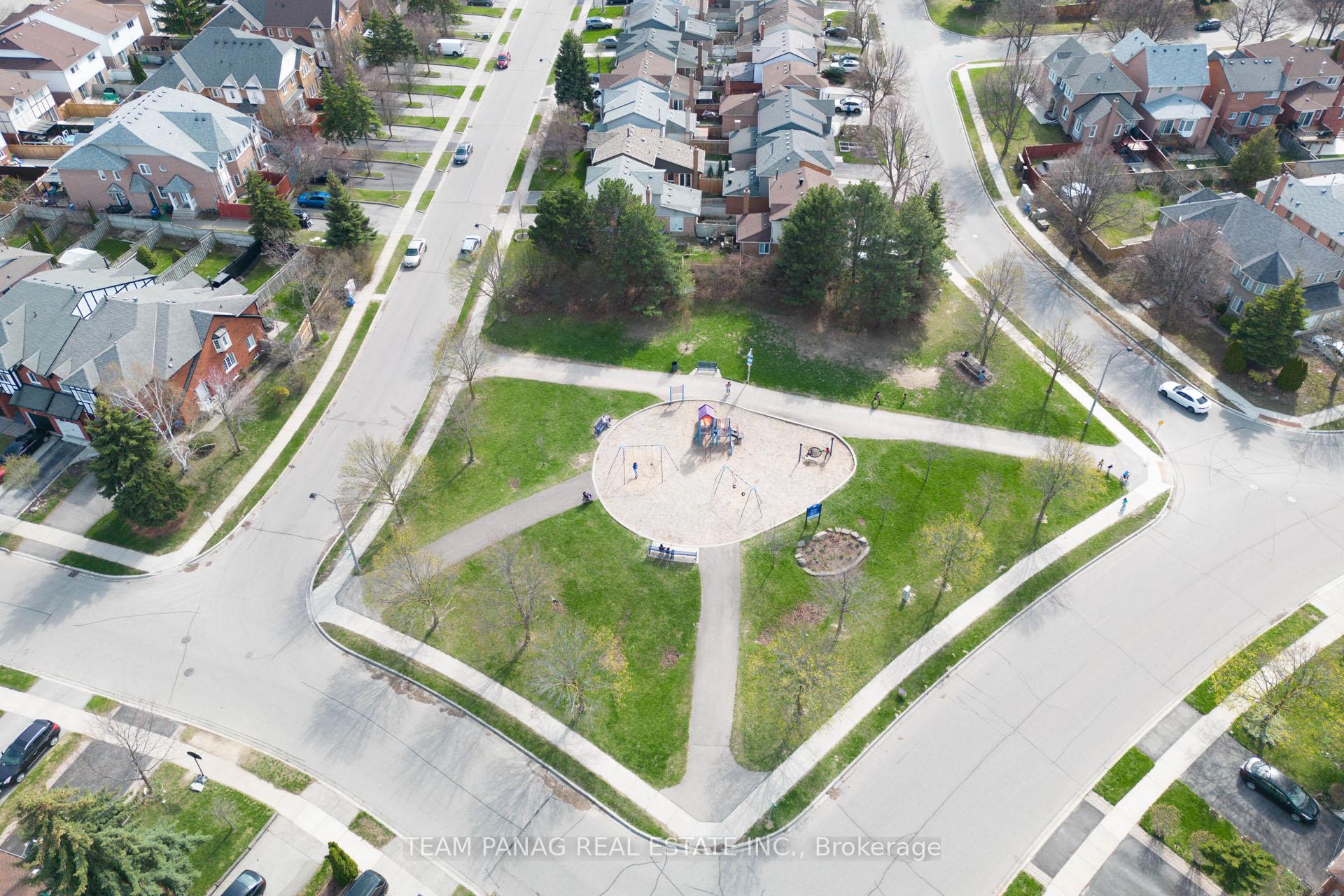 Photo 31 of 25 Ural Circle, Brampton, Sandringham-Wellington — HOMEH
