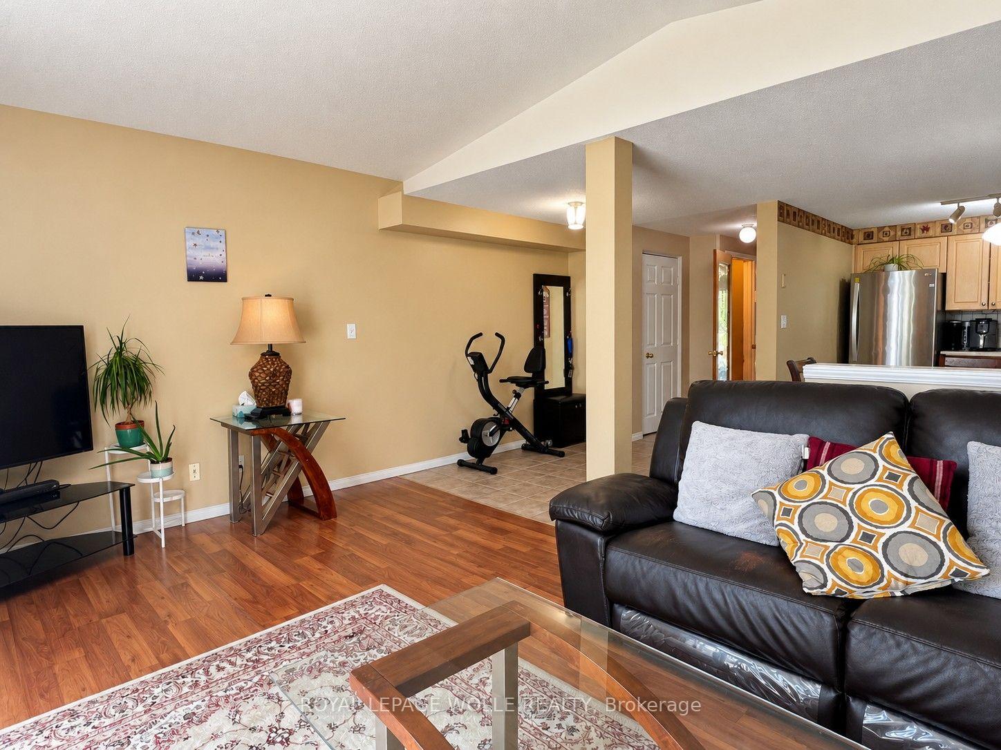 Photo 2 of 208 Activa Avenue, Kitchener, Larentian West — HOMEH