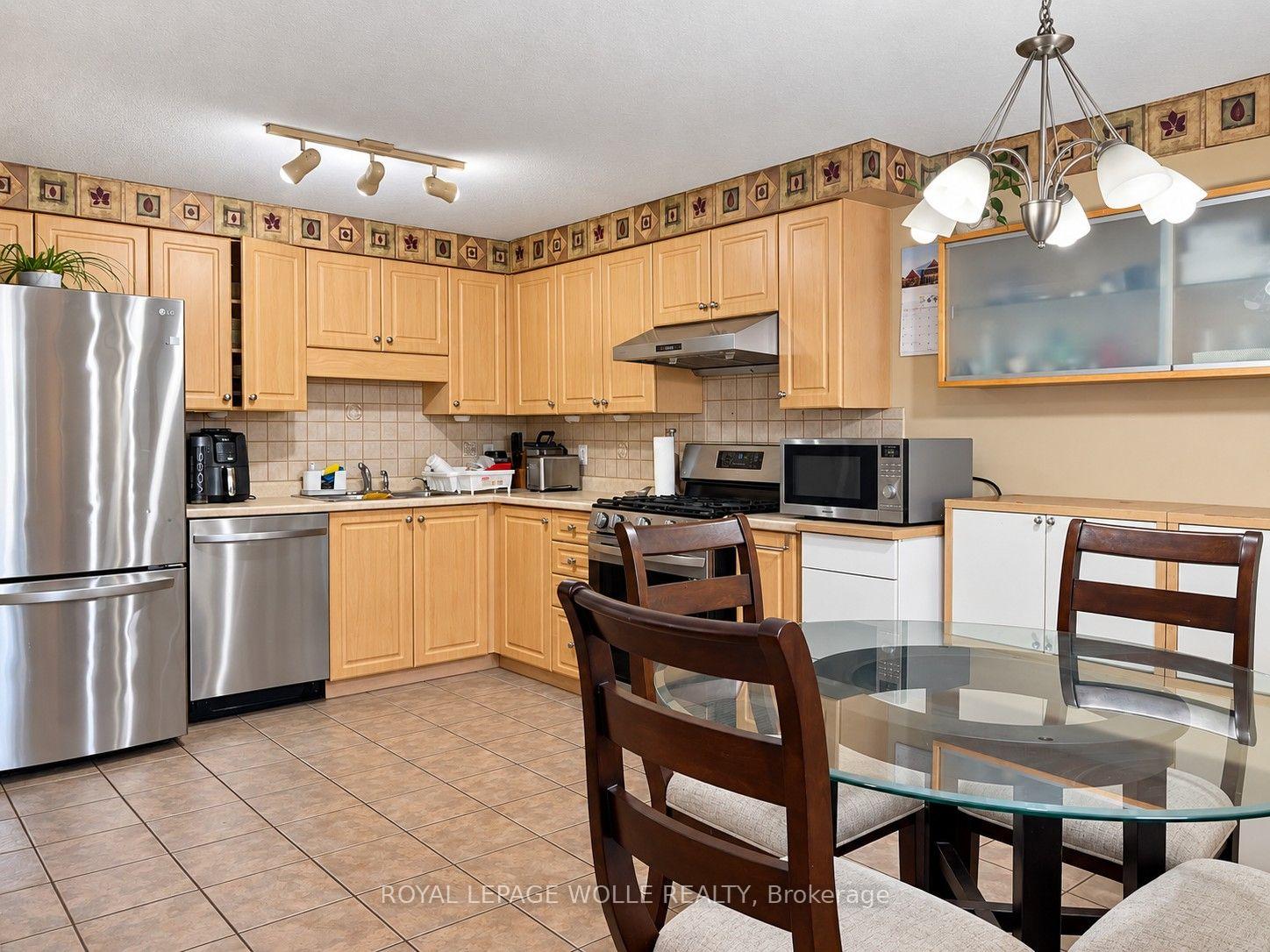 Photo 5 of 208 Activa Avenue, Kitchener, Larentian West — HOMEH
