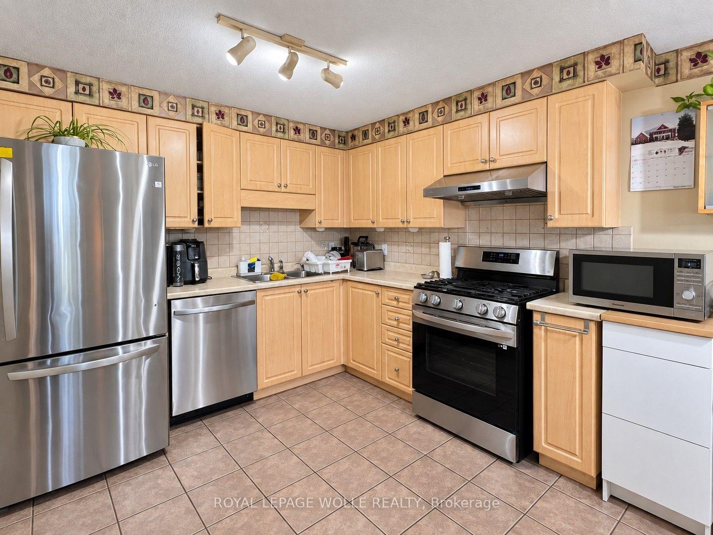 Photo 7 of 208 Activa Avenue, Kitchener, Larentian West — HOMEH