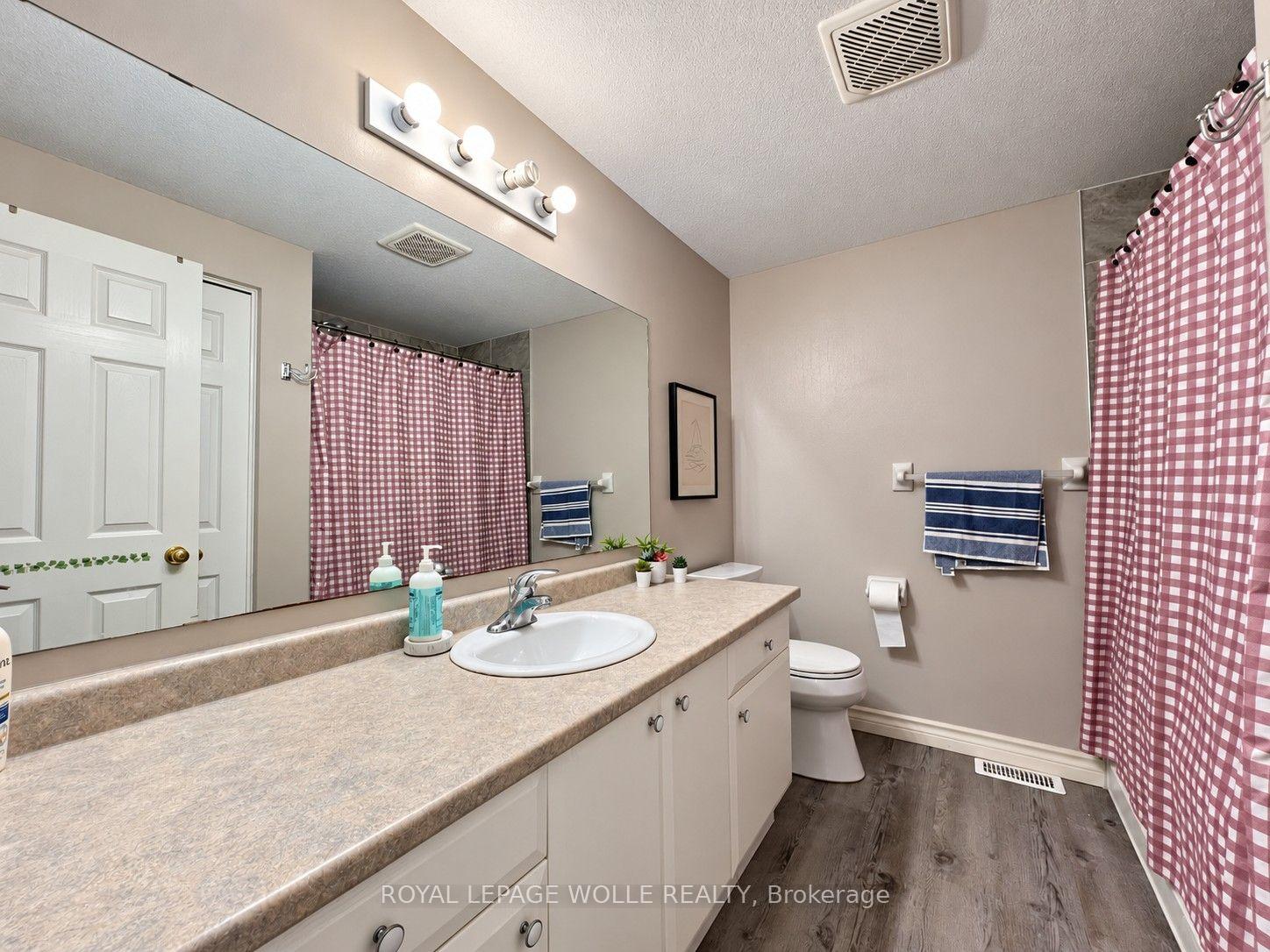 Photo 14 of 208 Activa Avenue, Kitchener, Larentian West — HOMEH