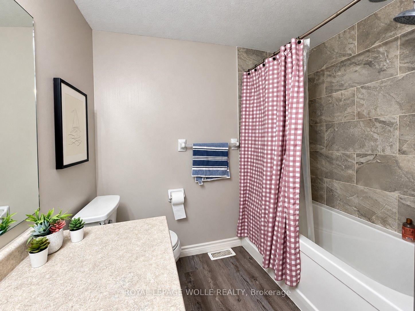 Photo 15 of 208 Activa Avenue, Kitchener, Larentian West — HOMEH