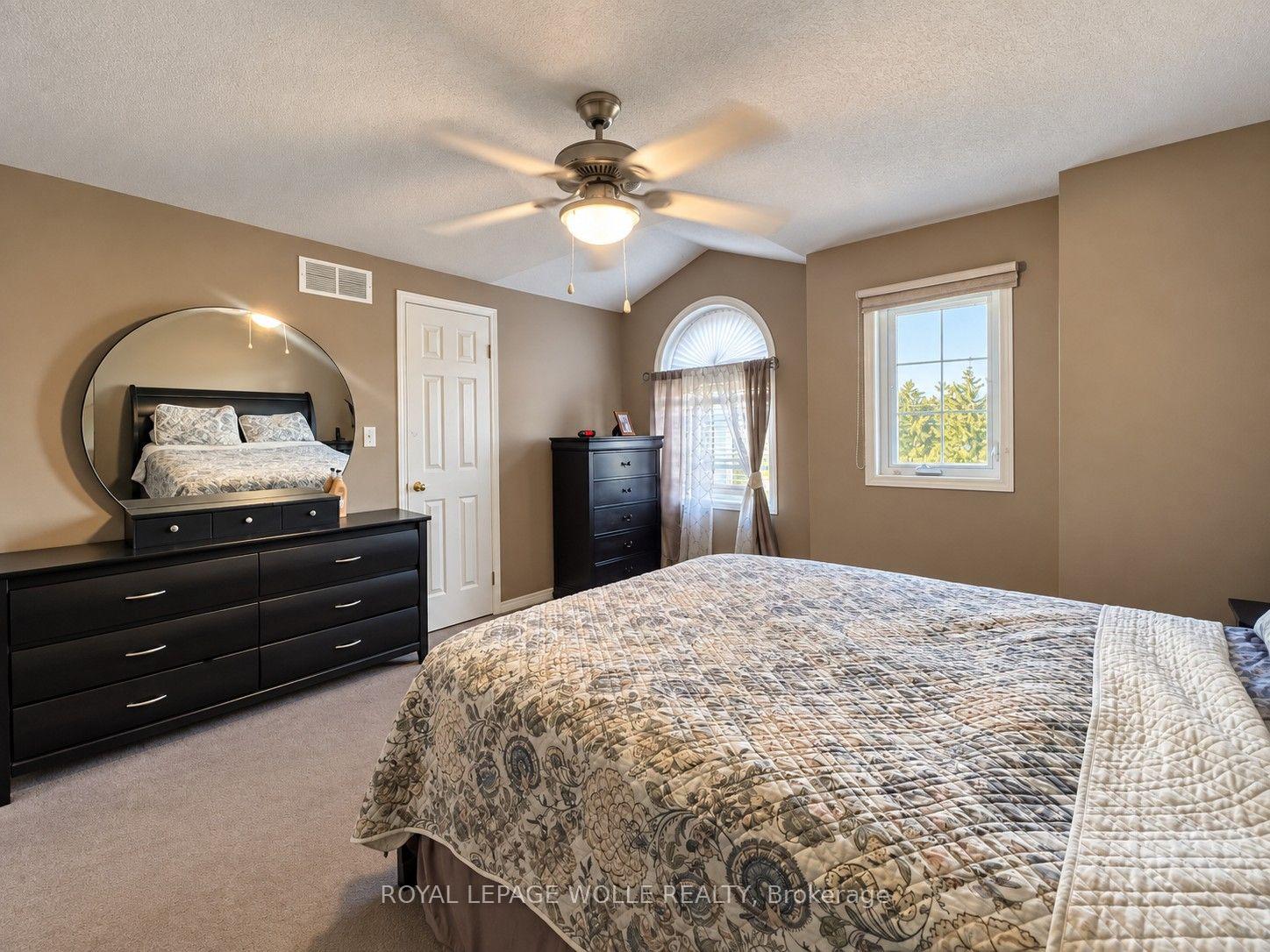Photo 17 of 208 Activa Avenue, Kitchener, Larentian West — HOMEH