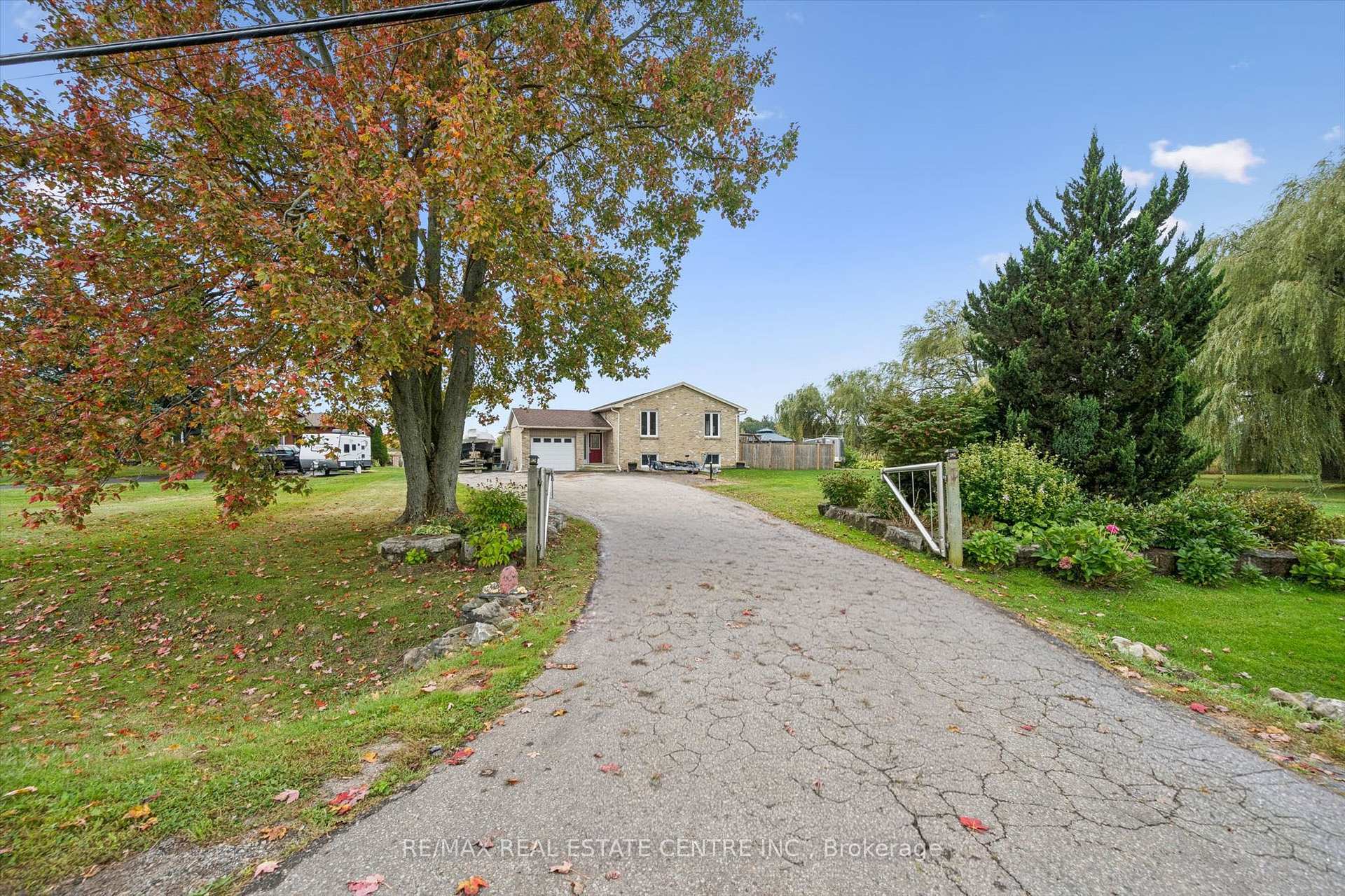 Photo 2 of 1211 Old 8 Highway, Hamilton, Rural Flamborough — HOMEH