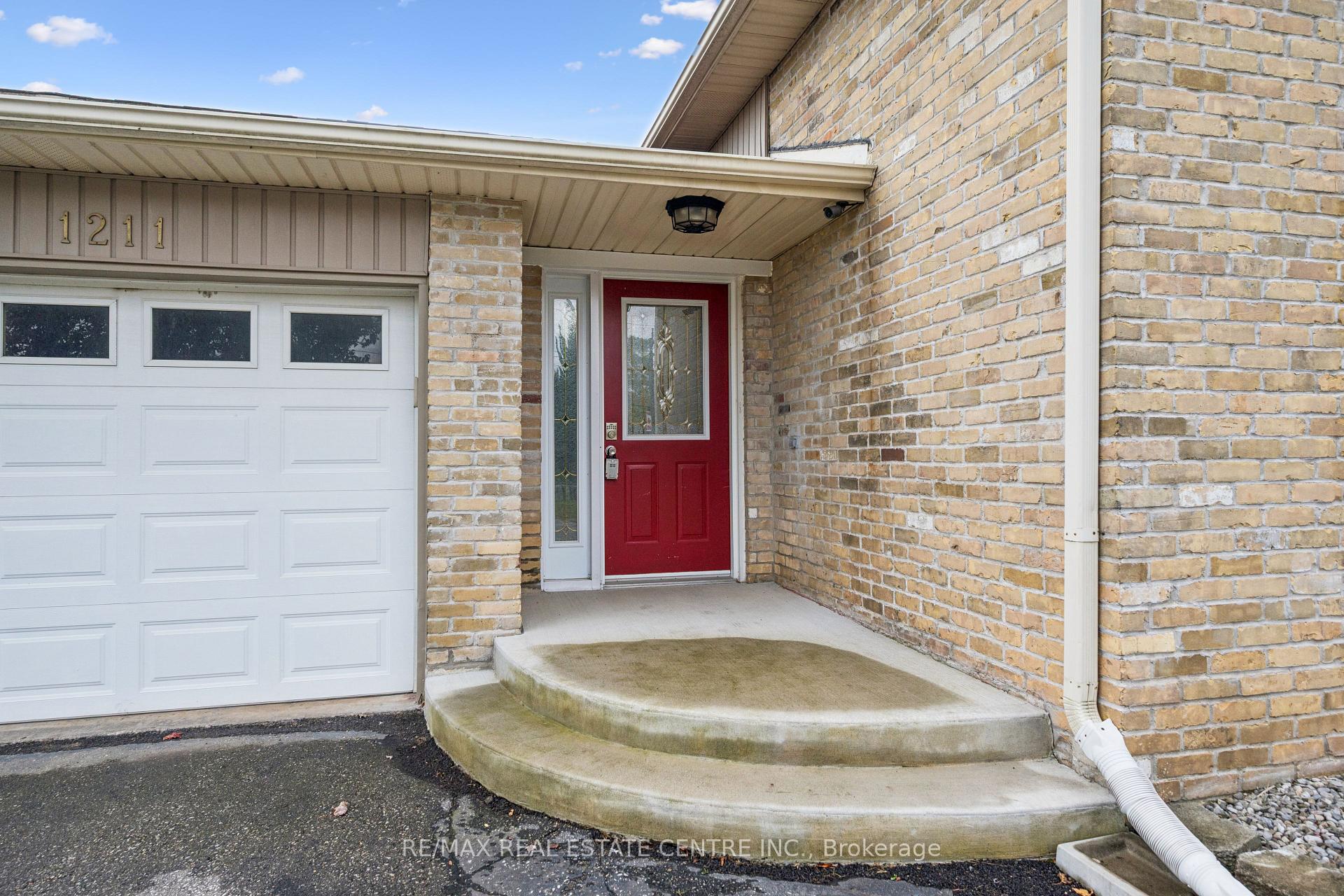 Photo 7 of 1211 Old 8 Highway, Hamilton, Rural Flamborough — HOMEH