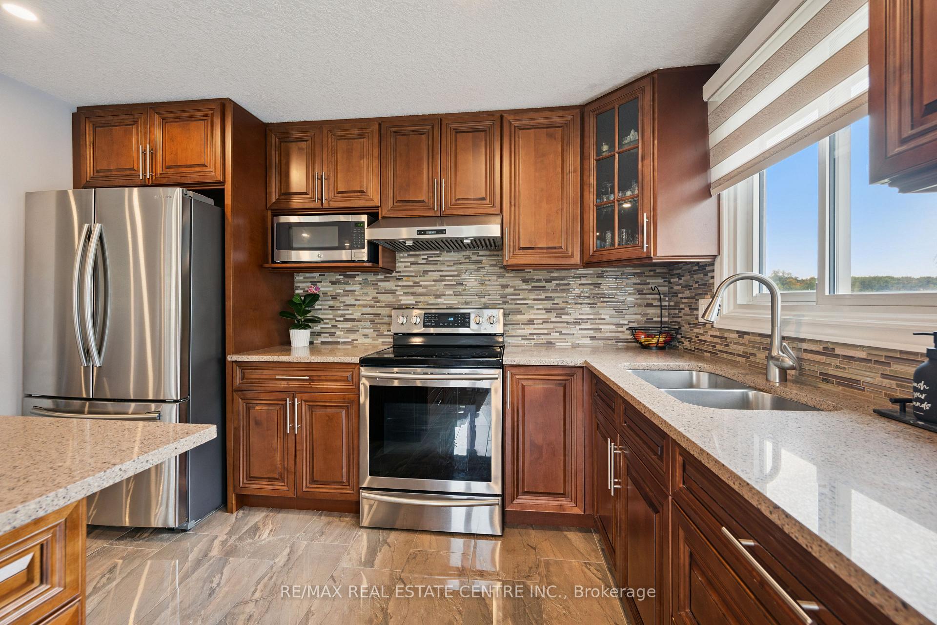 Photo 16 of 1211 Old 8 Highway, Hamilton, Rural Flamborough — HOMEH