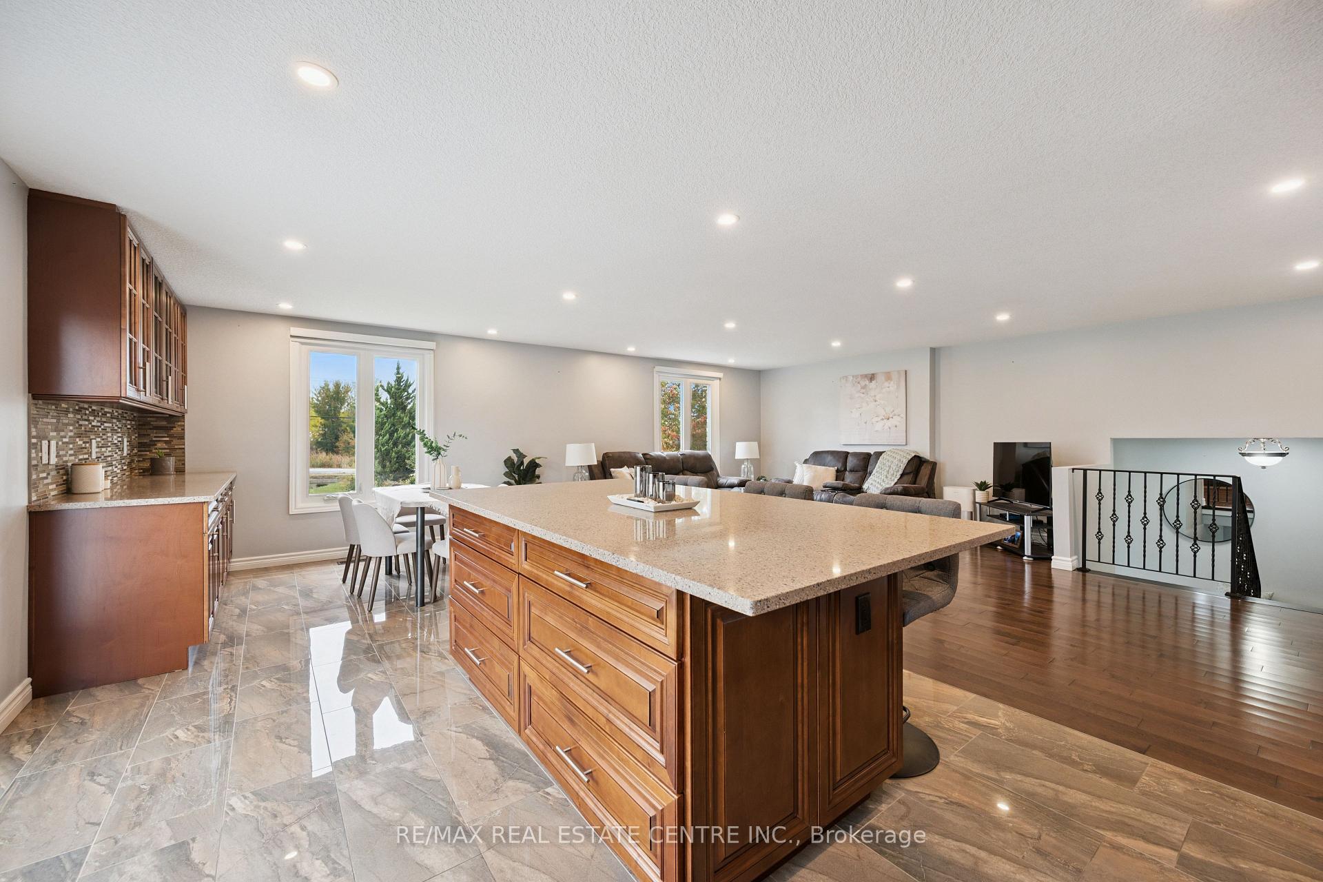 Photo 17 of 1211 Old 8 Highway, Hamilton, Rural Flamborough — HOMEH