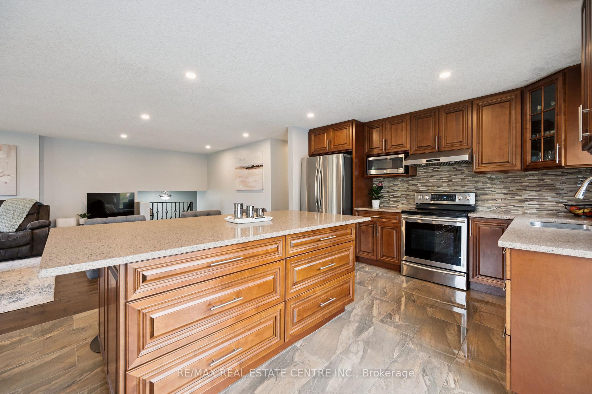 Photo 18 of 1211 Old 8 Highway, Hamilton, Rural Flamborough — HOMEH