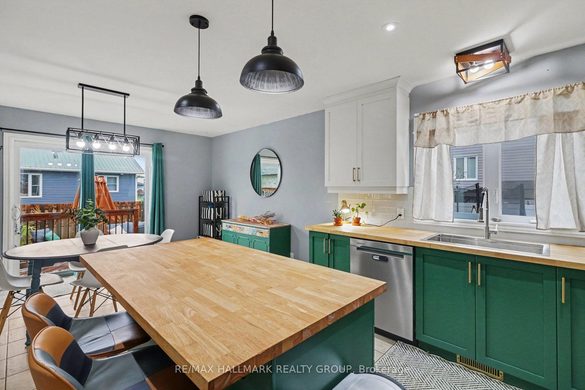 Photo 12 of 25 Tabitha Cres, North Dundas, Chesterville — HOMEH