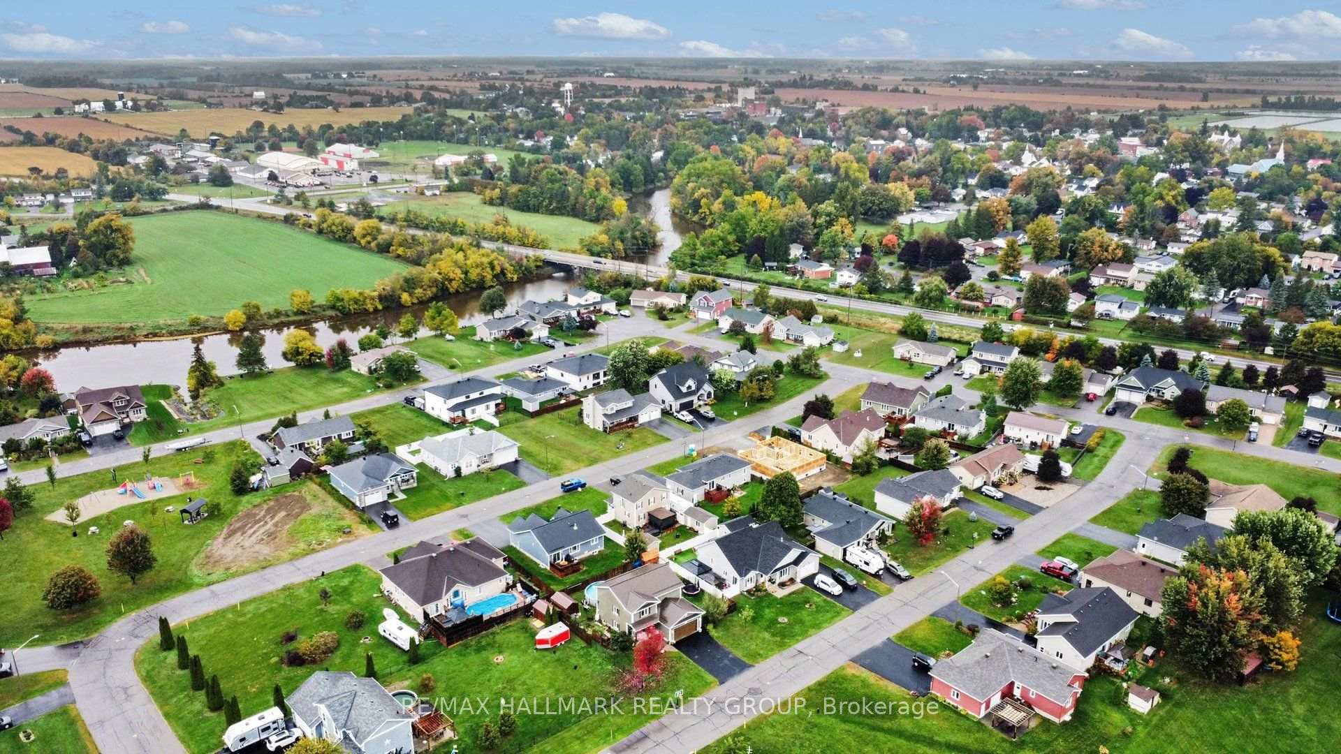 Photo 35 of 25 Tabitha Cres, North Dundas, Chesterville — HOMEH