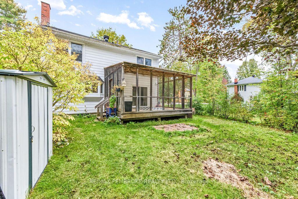 Photo 10 of 10 Laurier Avenue, Deep River, Deep River — HOMEH