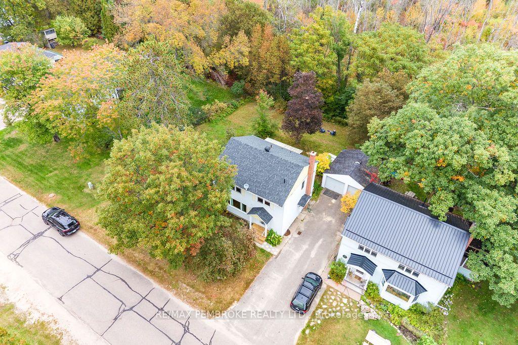 Photo 15 of 10 Laurier Avenue, Deep River, Deep River — HOMEH