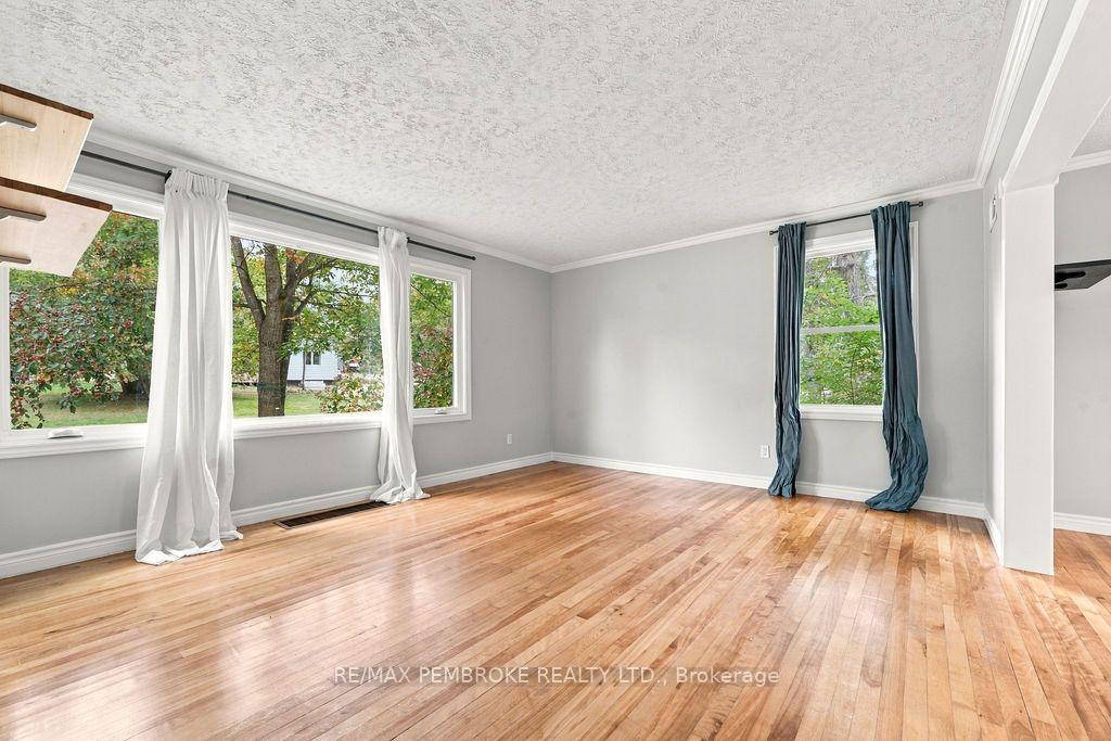 Photo 19 of 10 Laurier Avenue, Deep River, Deep River — HOMEH