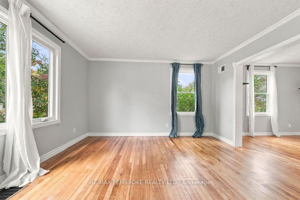 Photo 21 of 10 Laurier Avenue, Deep River, Deep River — HOMEH
