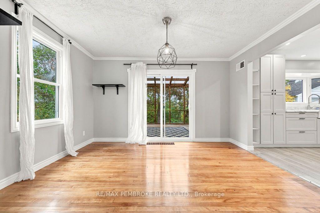 Photo 22 of 10 Laurier Avenue, Deep River, Deep River — HOMEH