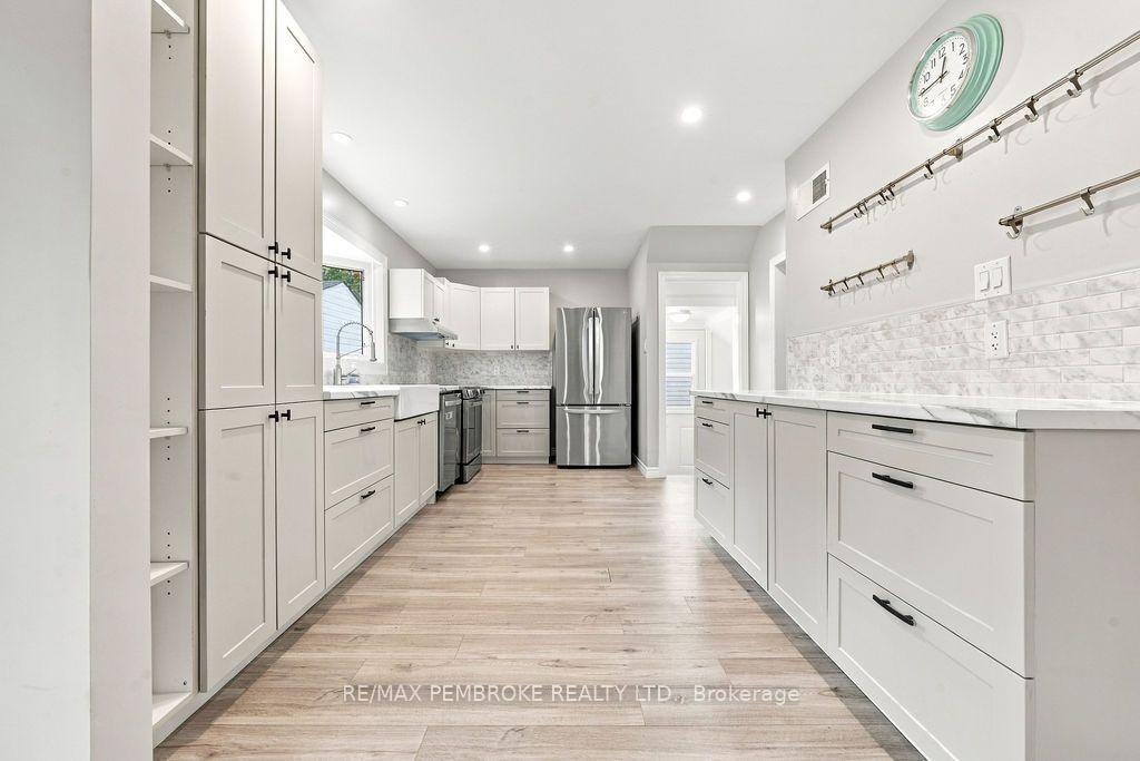 Photo 28 of 10 Laurier Avenue, Deep River, Deep River — HOMEH