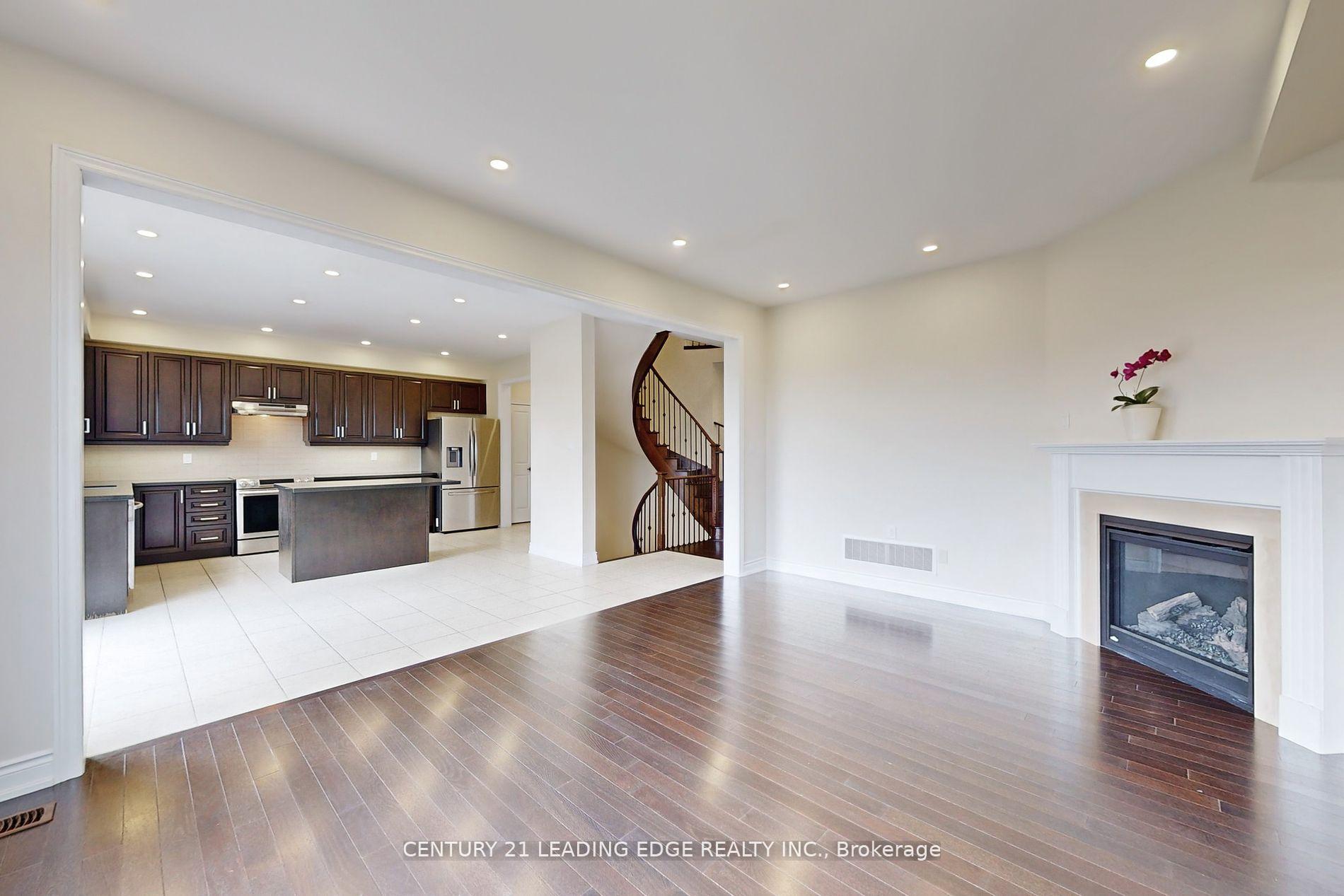 Photo 10 of 49 Gallant Place, Vaughan, Vellore Village — HOMEH