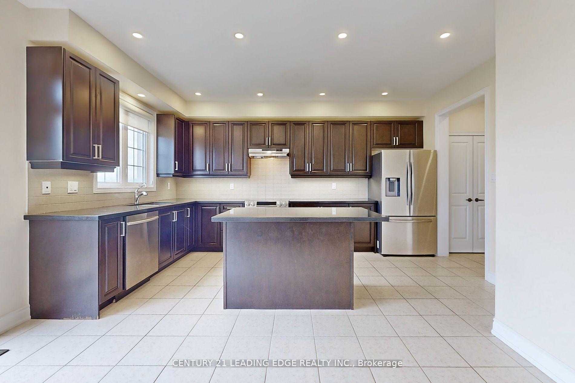 Photo 11 of 49 Gallant Place, Vaughan, Vellore Village — HOMEH