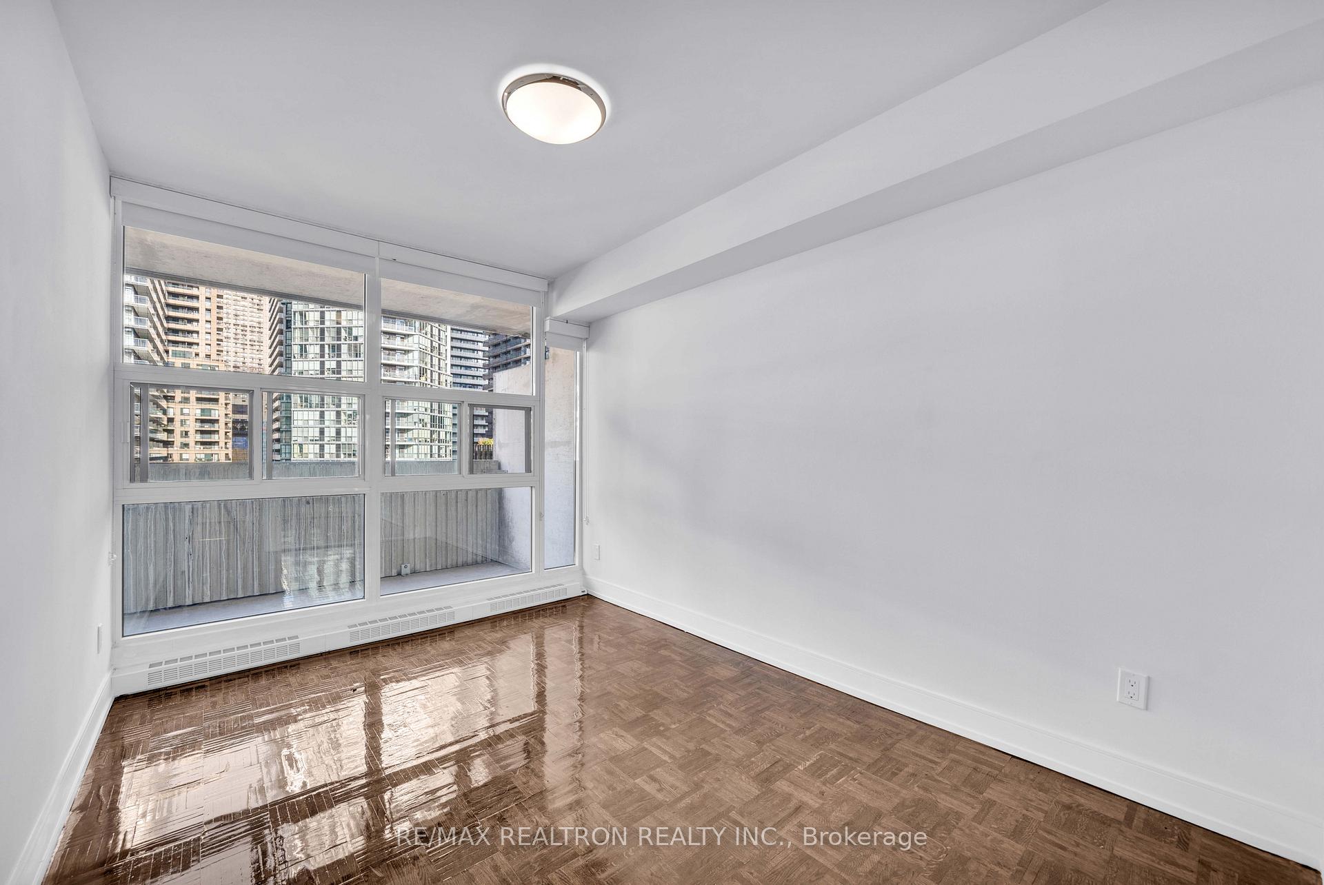 Photo 13 of Unit 1811, 33 Isabella Street, Toronto, Church-Yonge Corridor — HOMEH