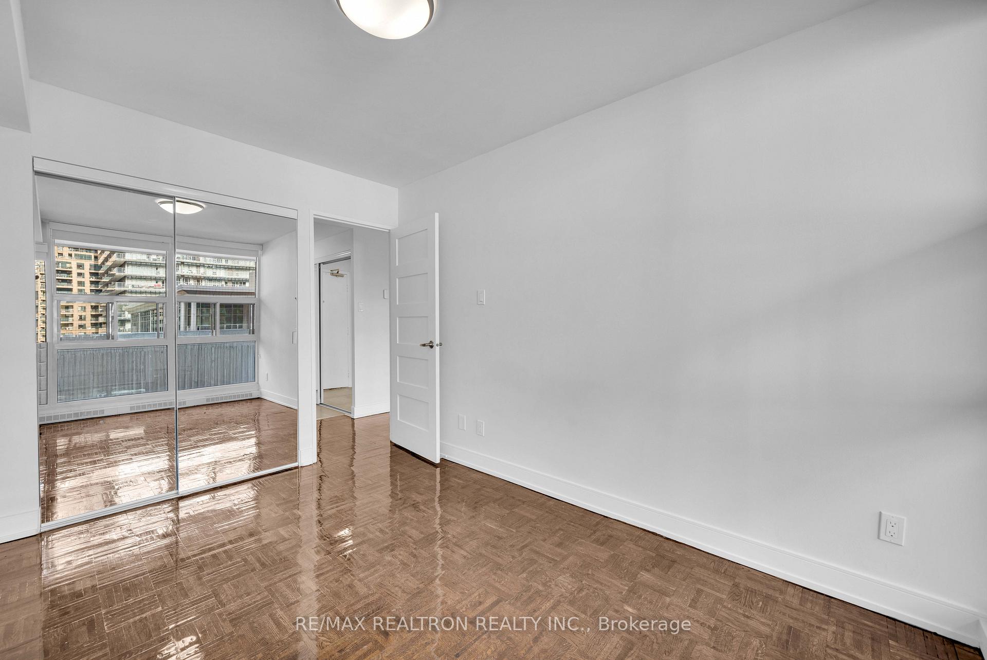 Photo 14 of Unit 1811, 33 Isabella Street, Toronto, Church-Yonge Corridor — HOMEH