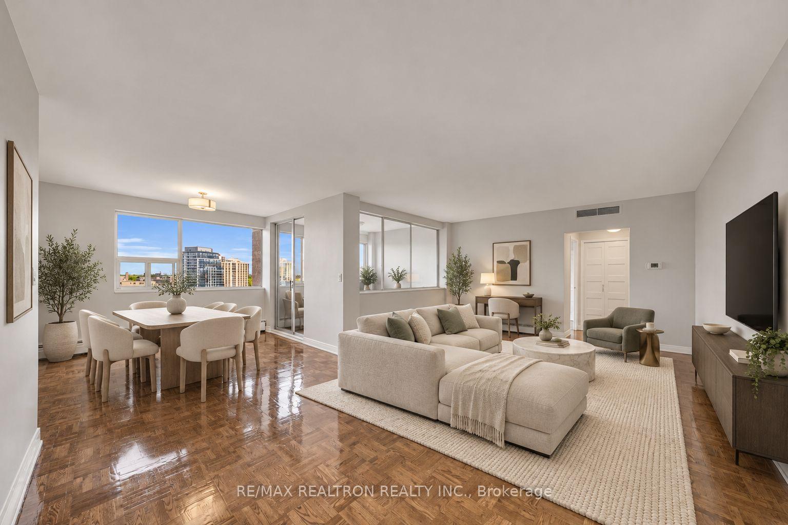 Photo 2 of Unit 1002, 9 Deer Park Crescent, Toronto, Yonge-St. Clair — HOMEH