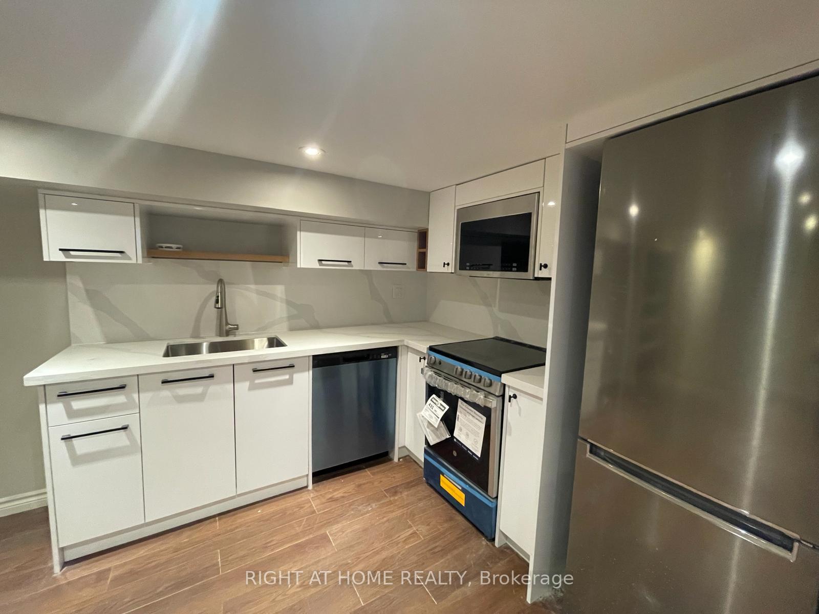 Photo of Unit B, 807 Dupont Street
