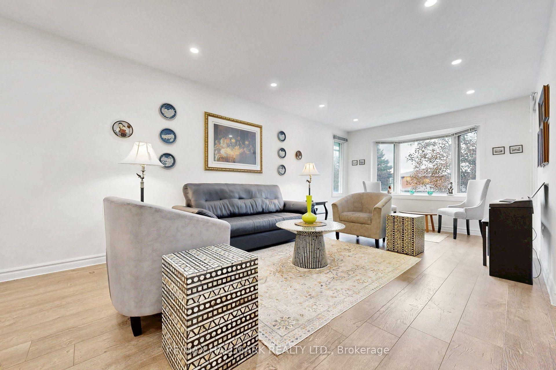 Photo 4 of 22 Pining Road, Markham, Aileen-Willowbrook — HOMEH