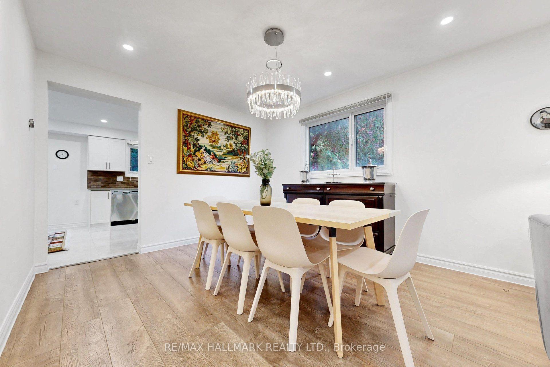 Photo 5 of 22 Pining Road, Markham, Aileen-Willowbrook — HOMEH