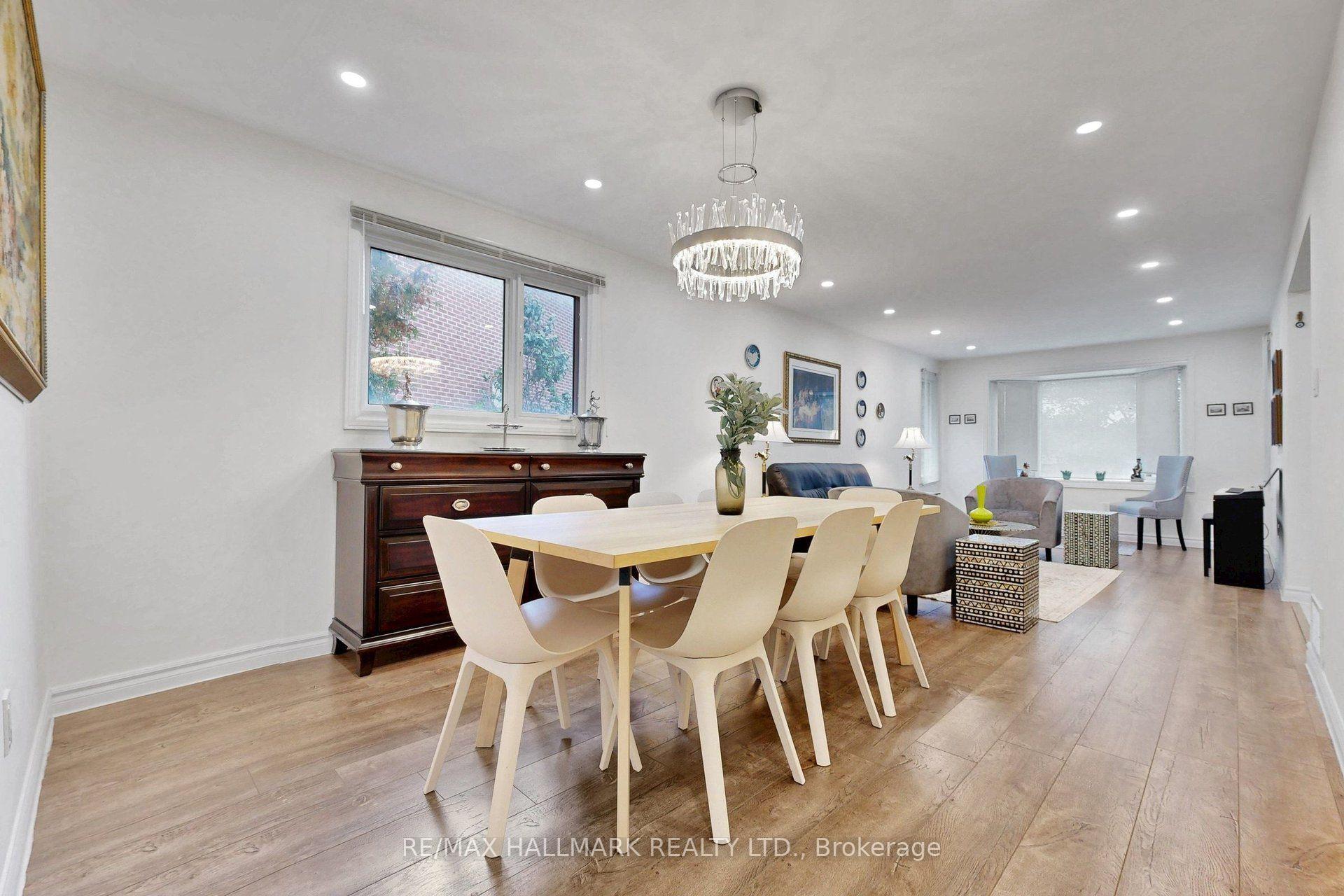 Photo 6 of 22 Pining Road, Markham, Aileen-Willowbrook — HOMEH