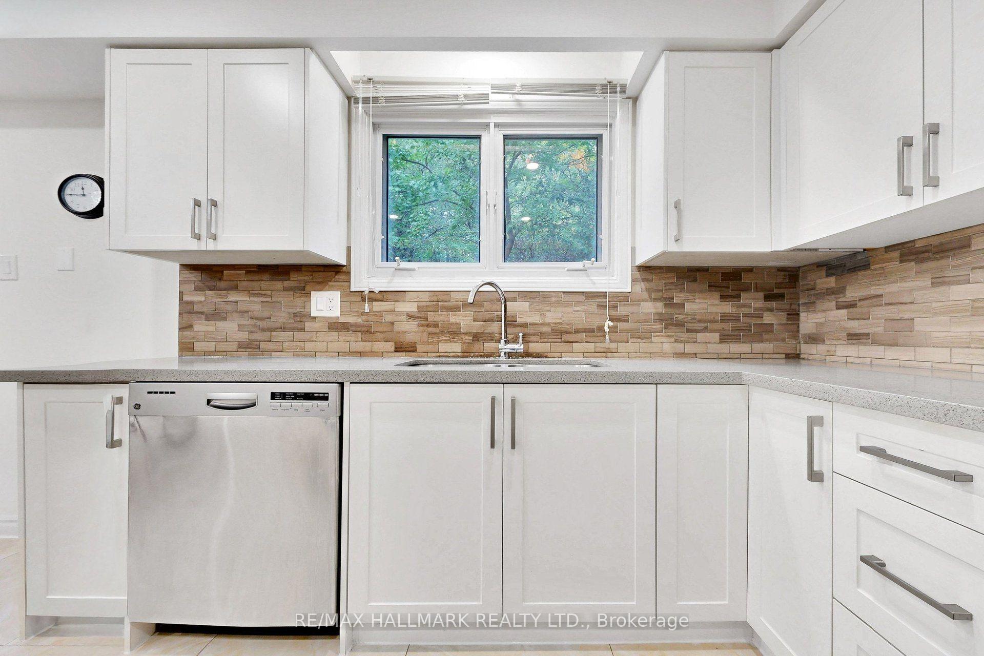 Photo 11 of 22 Pining Road, Markham, Aileen-Willowbrook — HOMEH