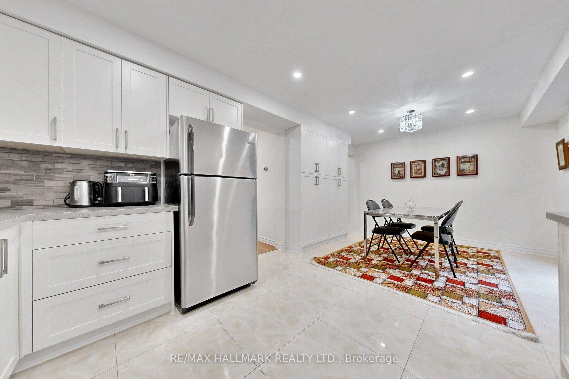 Photo 12 of 22 Pining Road, Markham, Aileen-Willowbrook — HOMEH