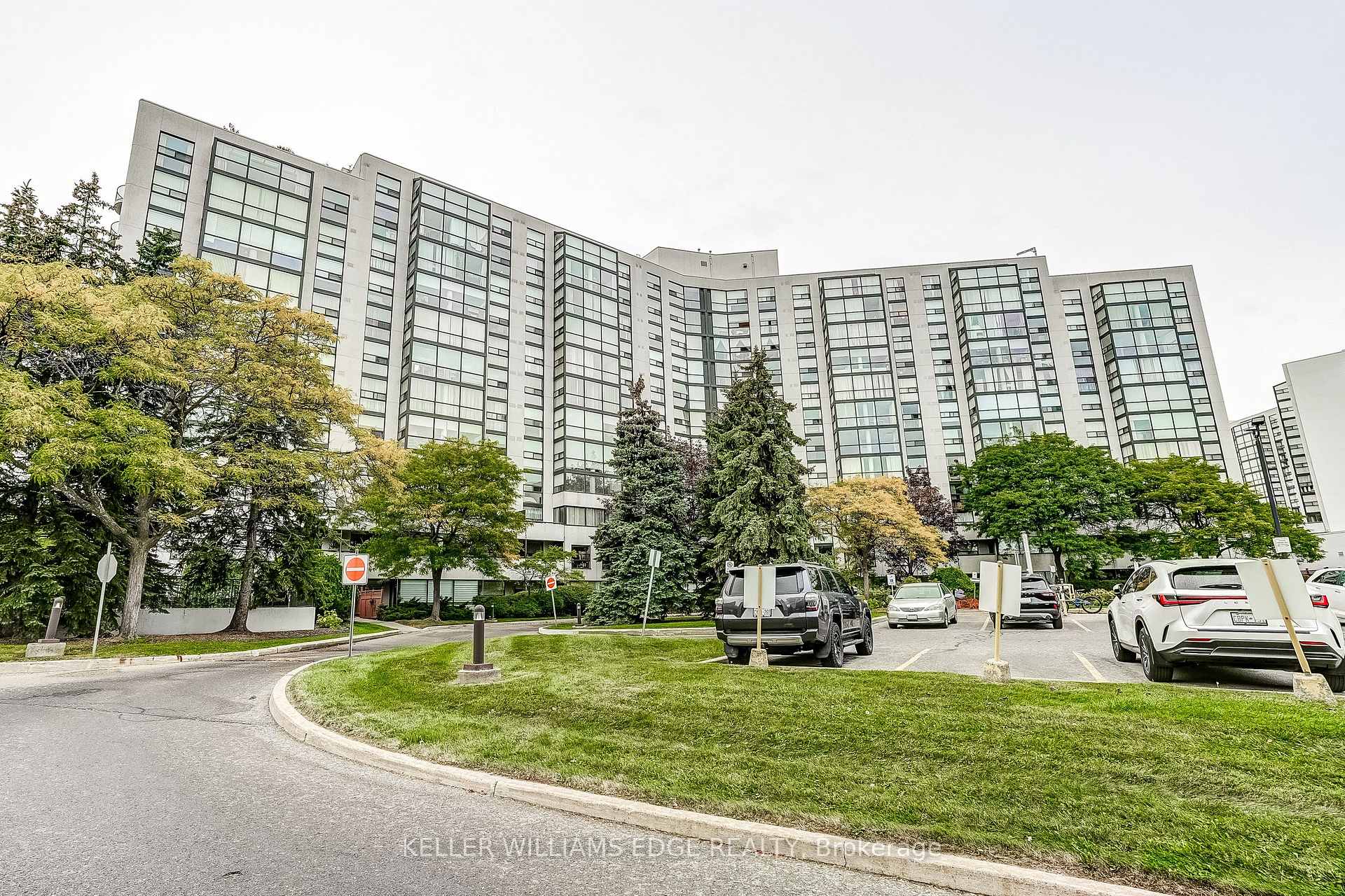 Photo of Unit 603, 40 Harding Boulevard W