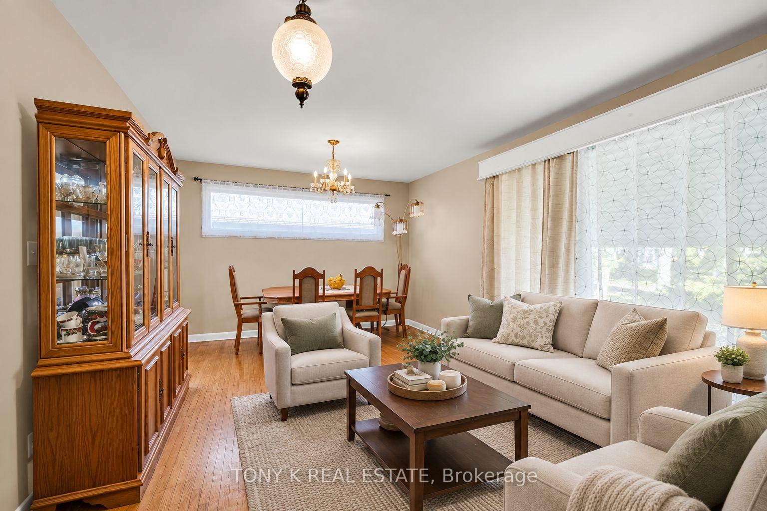 Photo 3 of 102 Haileybury Drive, Scarborough, Bendale — HOMEH
