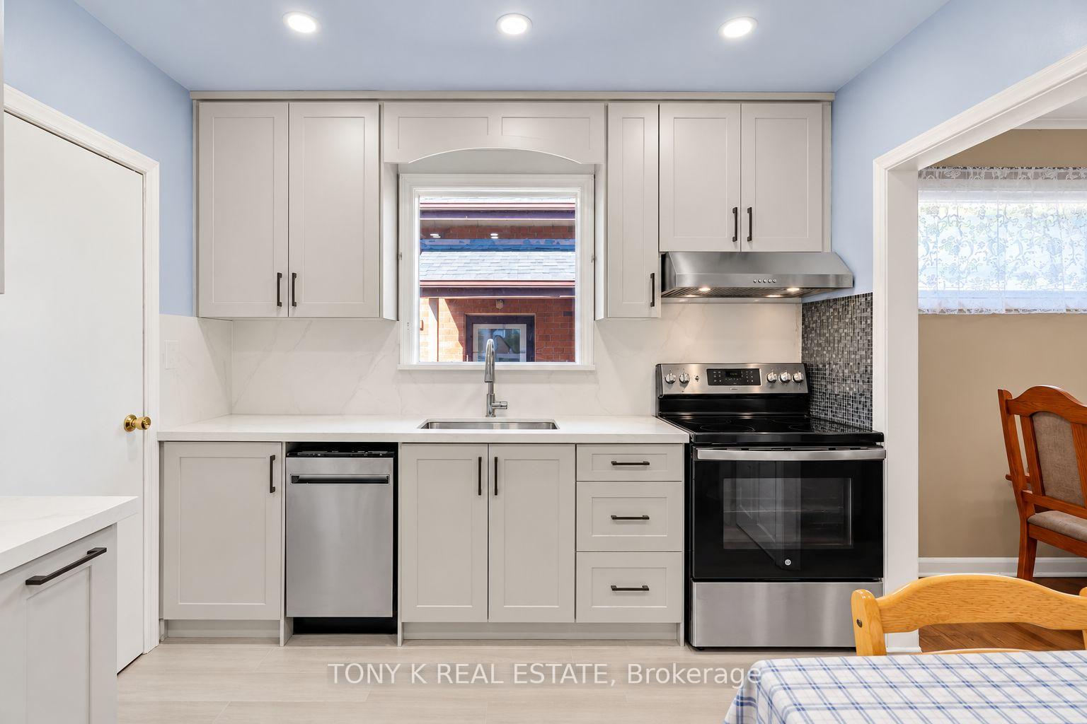 Photo 8 of 102 Haileybury Drive, Scarborough, Bendale — HOMEH