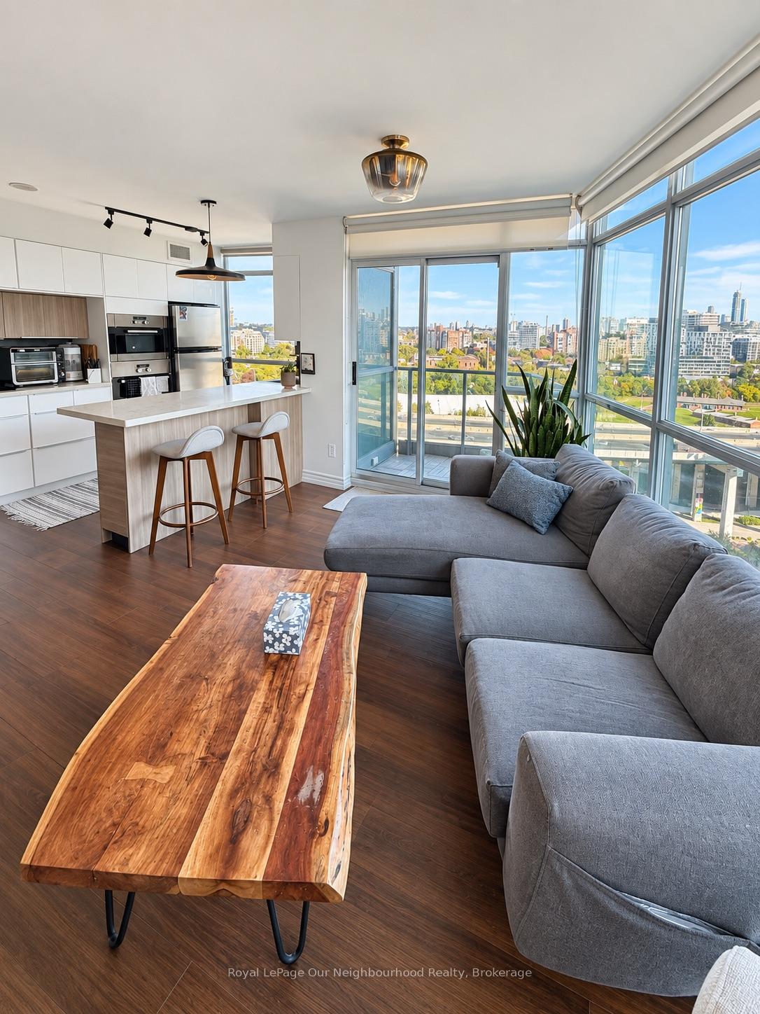 Photo 2 of Unit 1503, 219 Fort York Boulevard, Toronto, Niagara — HOMEH