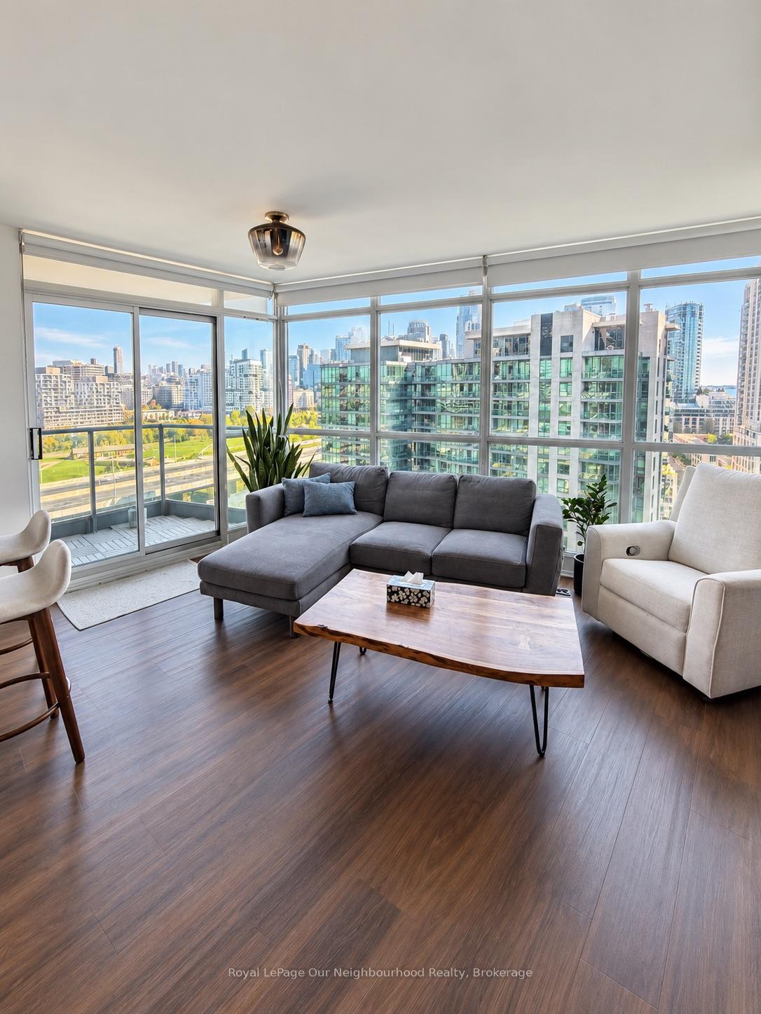 Photo 3 of Unit 1503, 219 Fort York Boulevard, Toronto, Niagara — HOMEH