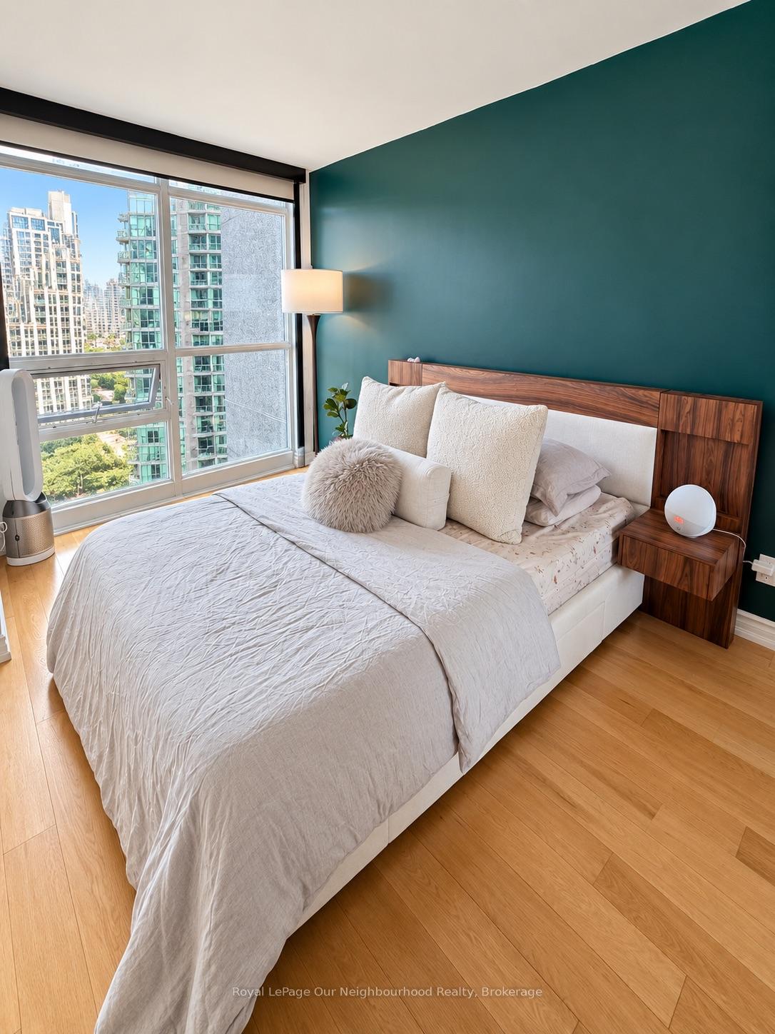 Photo 8 of Unit 1503, 219 Fort York Boulevard, Toronto, Niagara — HOMEH