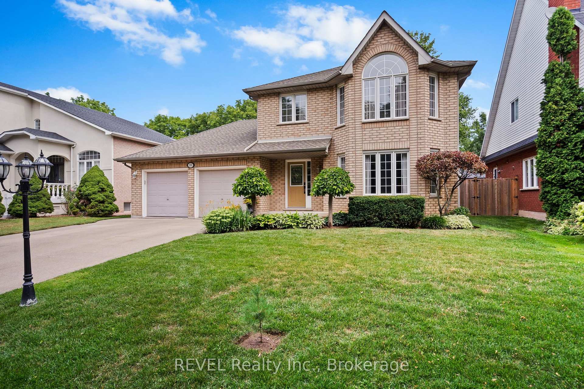 Photo 2 of 98 Debora Drive, Grimsby, Grimsby East — HOMEH