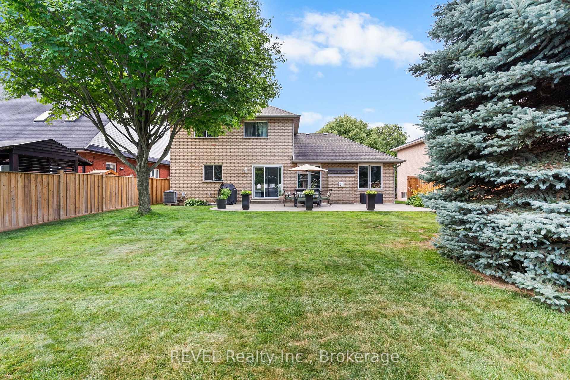 Photo 11 of 98 Debora Drive, Grimsby, Grimsby East — HOMEH