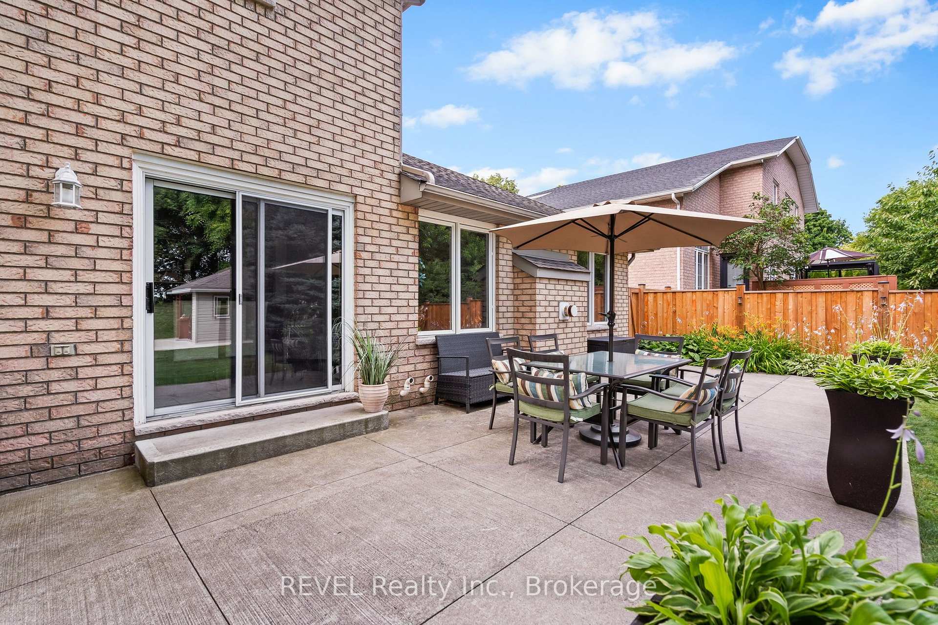 Photo 12 of 98 Debora Drive, Grimsby, Grimsby East — HOMEH