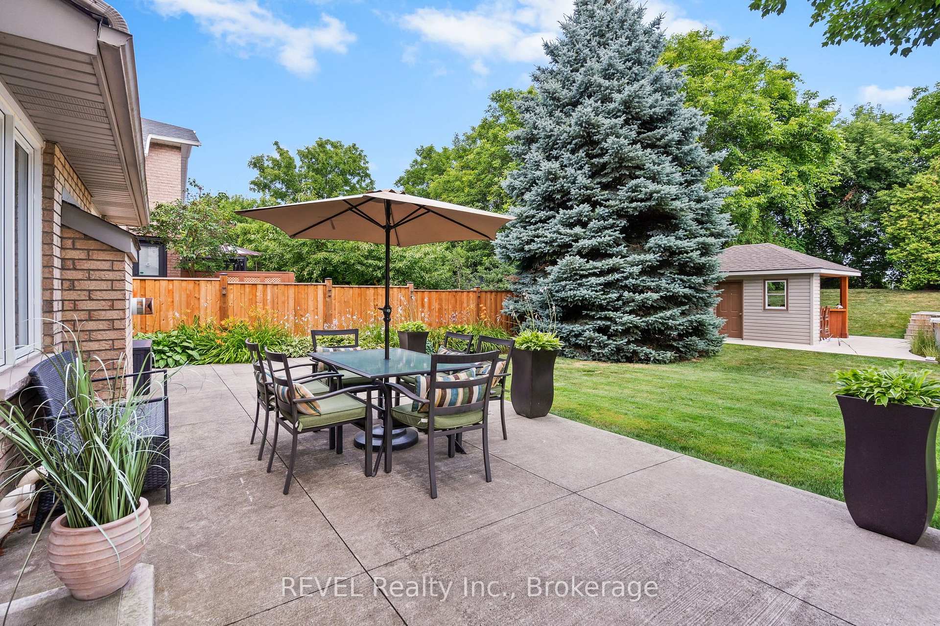 Photo 13 of 98 Debora Drive, Grimsby, Grimsby East — HOMEH
