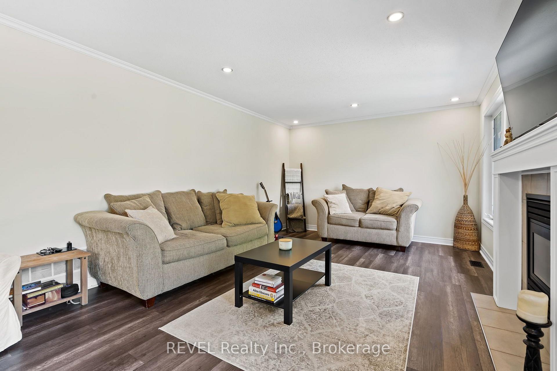 Photo 18 of 98 Debora Drive, Grimsby, Grimsby East — HOMEH