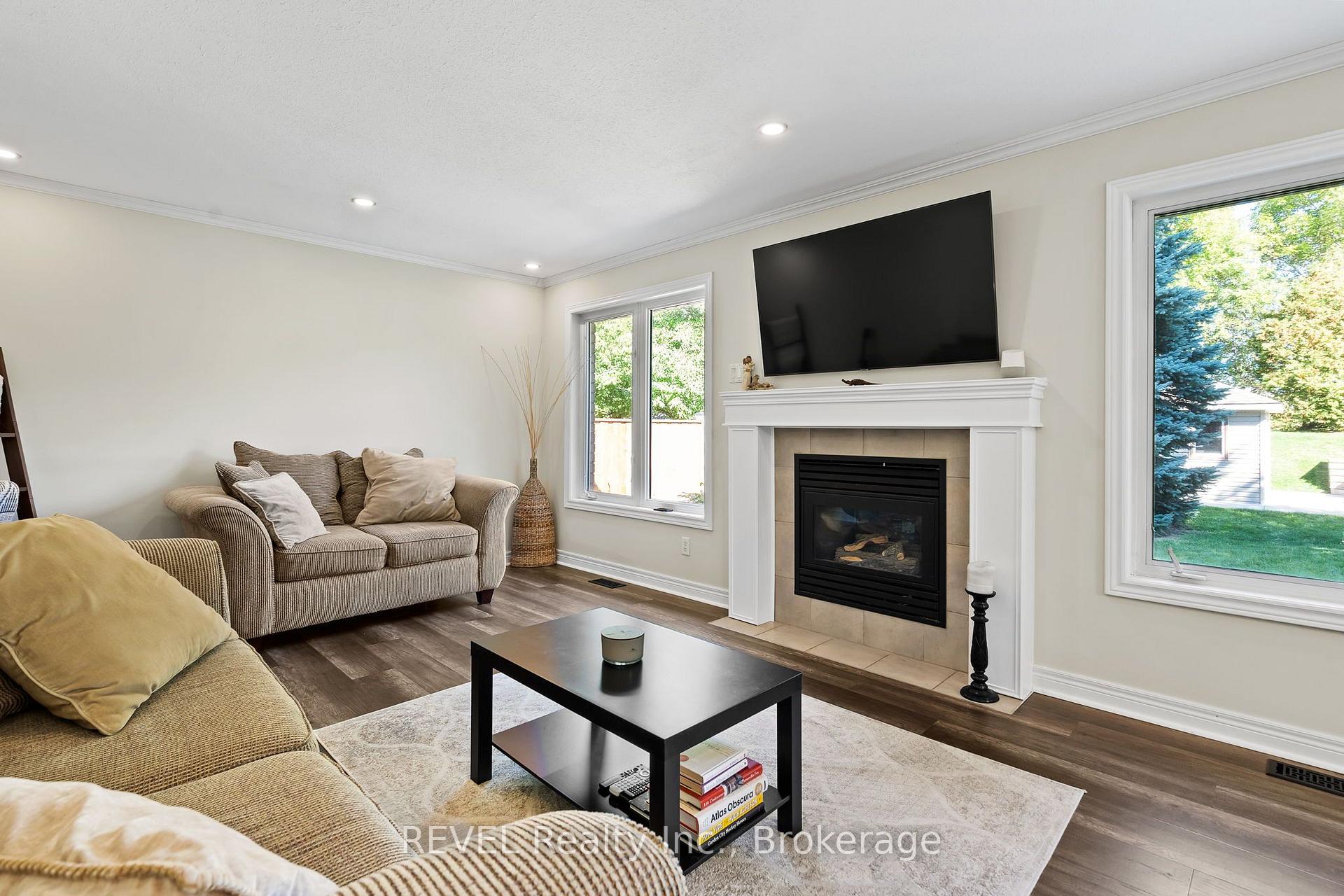 Photo 19 of 98 Debora Drive, Grimsby, Grimsby East — HOMEH