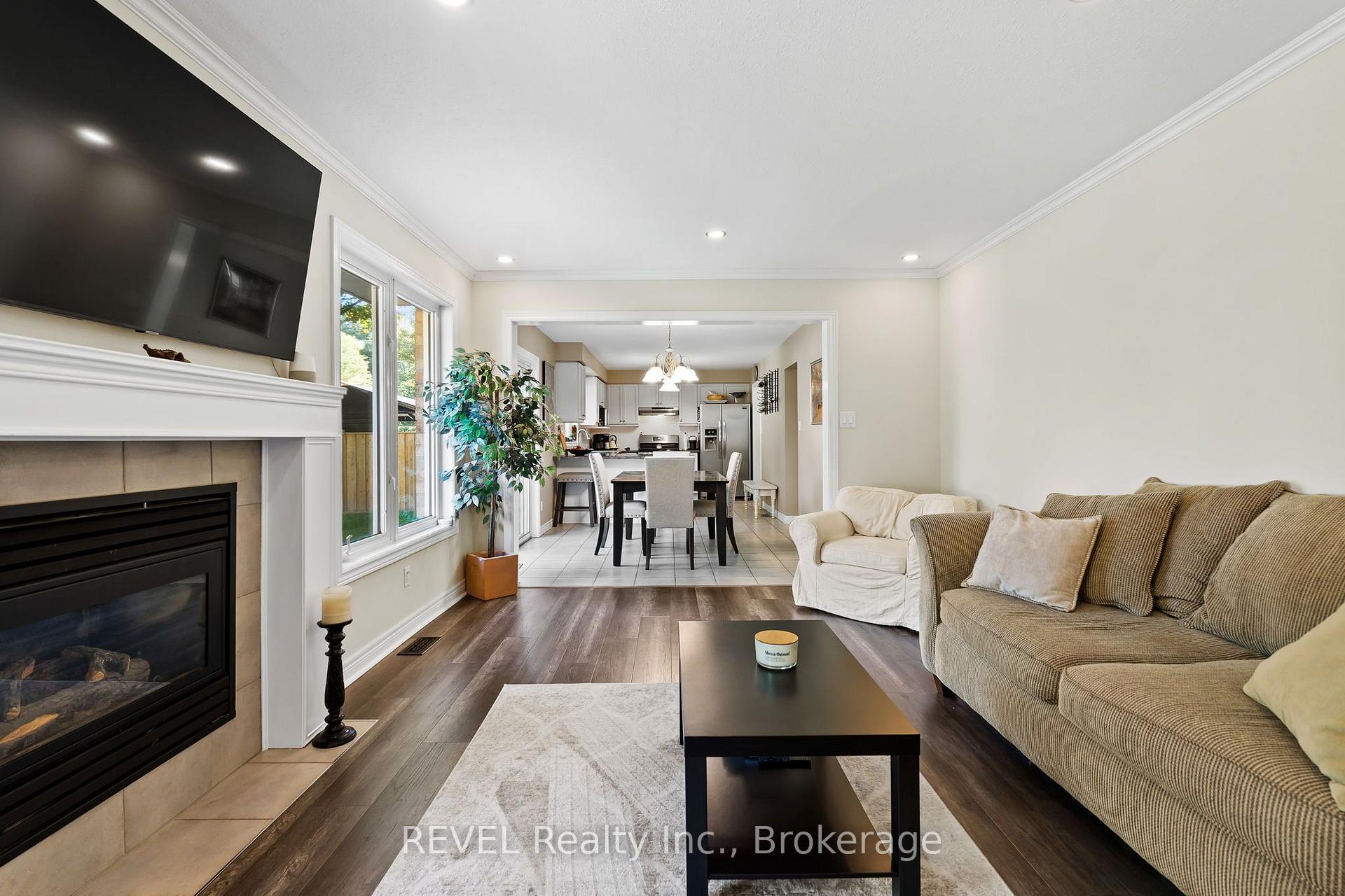 Photo 20 of 98 Debora Drive, Grimsby, Grimsby East — HOMEH