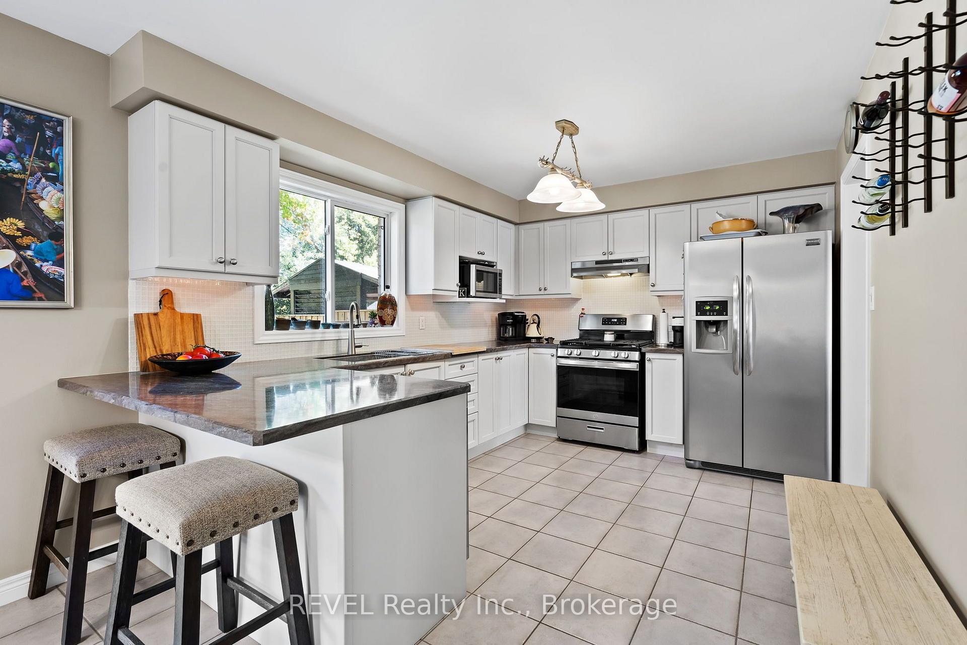 Photo 22 of 98 Debora Drive, Grimsby, Grimsby East — HOMEH